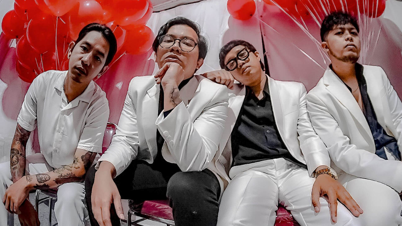 ALBUM PERAYAAN PATAH HATI FOR REVENGE DIBIKIN ORKESTRA! KEBAYANG GAK?