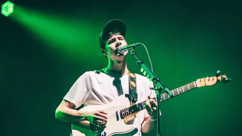 GARA-GARA REX ORANGE COUNTY, GENRE POP KAMAR TIDUR RAME DI MEDSOS
