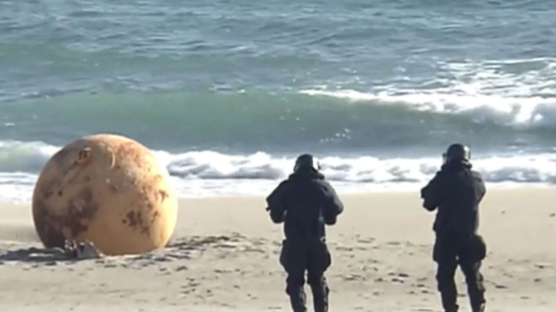 INIKAH JAWABAN MISTERI BOLA RAKSASA YANG TERDAMPAR PANTAI JEPANG?