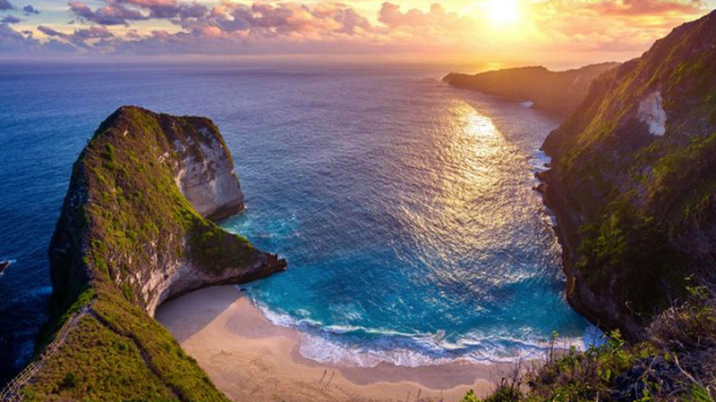 PANTAI KELINGKING MASUK DAFTAR PANTAI TERBAIK DUNIA
